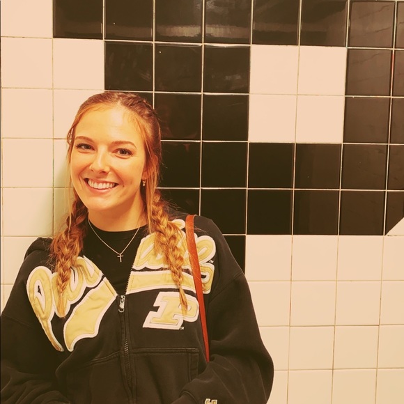 Meet your Posher, Gabrielle - Picture 1 of 1